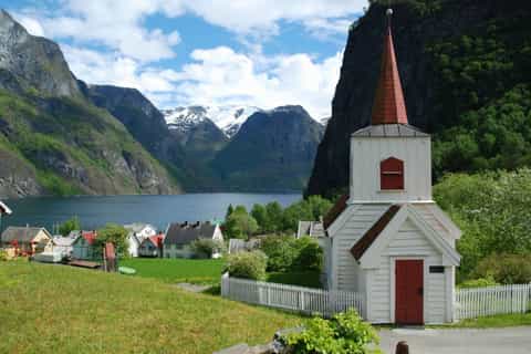 Bergen: Nærøyfjord Cruise & Traditional Lunch in Undredal