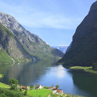 Bergen: Private Day Tour, Nærøyfjord Cruise and Flåm Railway