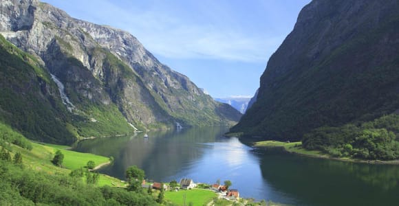 Bergen: Private Day Tour, Nærøyfjord Cruise and Flåm Railway