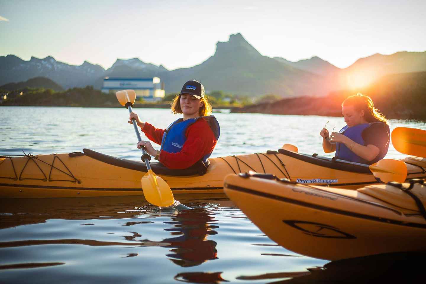 Svolvær: Evening Kayaking Adventure