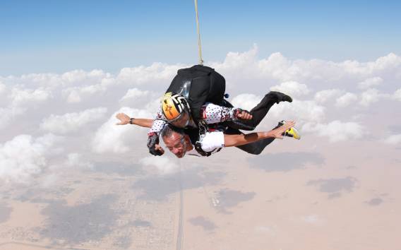 Dubai: Fallschirmspringen mit Dubai Desert Dropzone