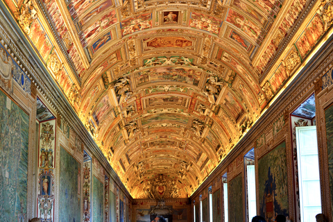 Vatican, Sistine Chapel and St. Peter's Semi Private Tour Semi Private Tour with a maximum 12 people - Spanish