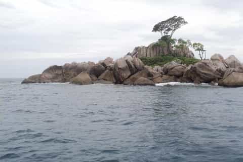 From Praslin: Sister & St Pierre Island Tour with Lunch