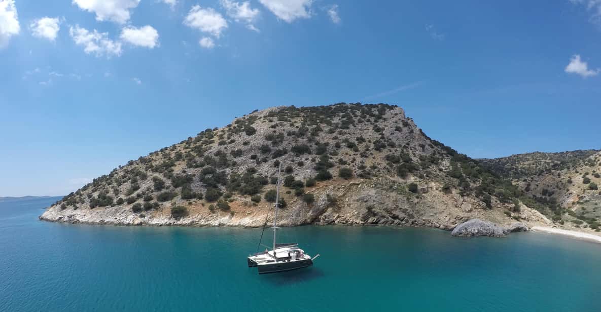 Naxos: Rina Cave & Small Islands Catamaran Cruise with Lunch