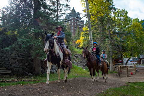 Banff: Paseo a caballo intermedio de 4 horas por la montaña Sulphur