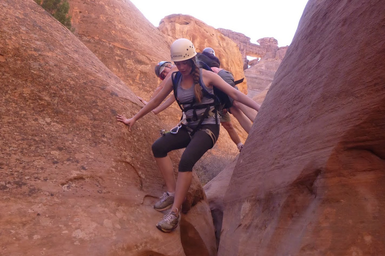 Desde Moab: Rock of Ages Carrera de obstáculos moderada de rappelling