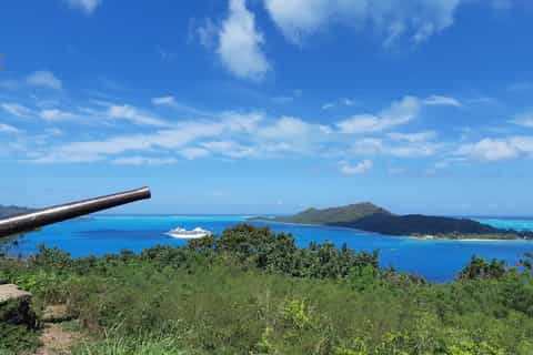 Bora Bora: Island Tour and Mountains Getaway by Quad Bike