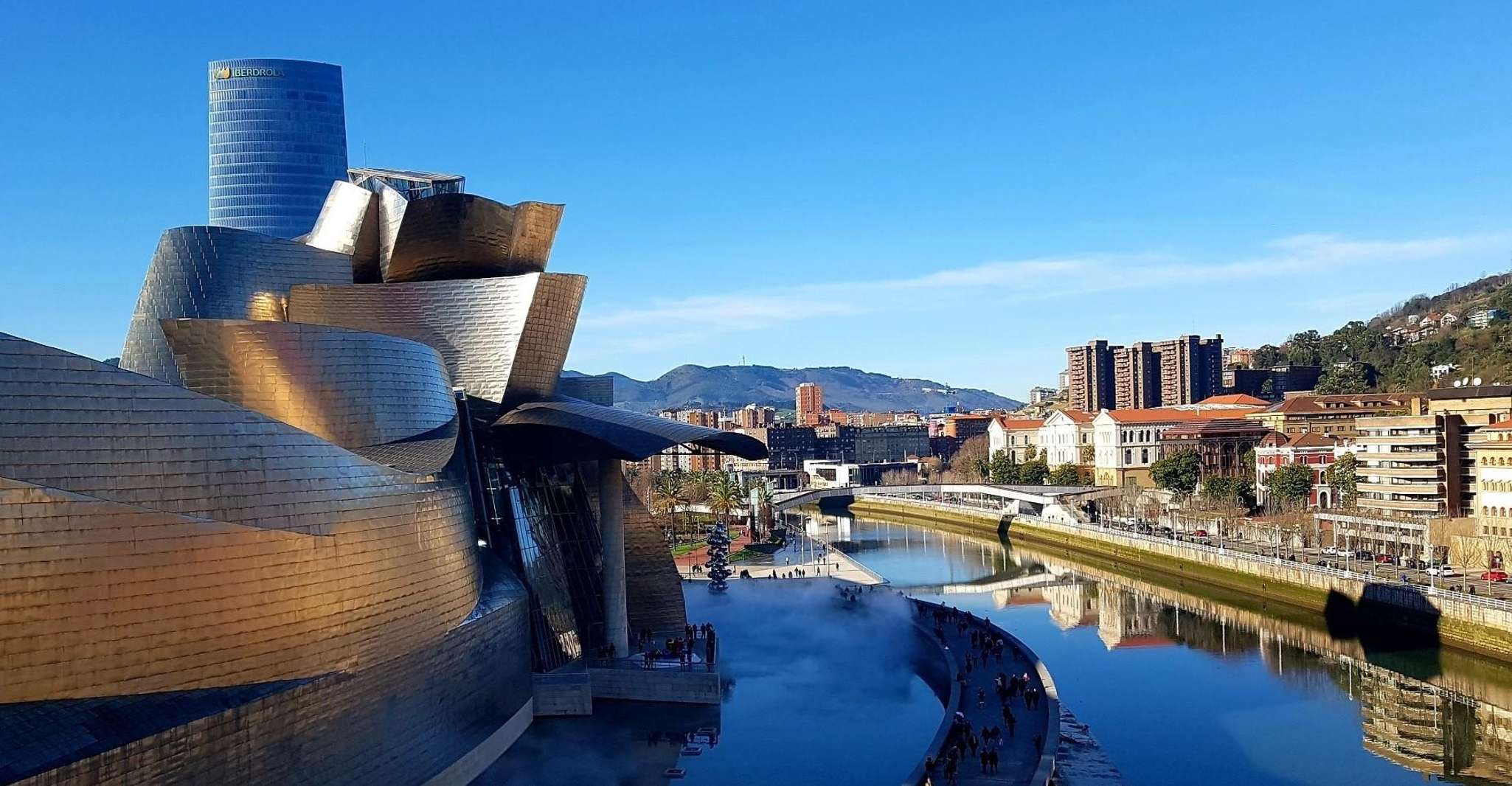 Bilbao: Guggenheim Bilbao museum in spanish Ticket included