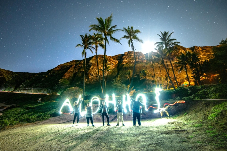 Waikiki: recorrido fotográfico y de pintura de luz del cielo nocturno de HonoluluWaikiki: recorrido fotográfico y de pintura de luz en el cielo nocturno de Honolulu