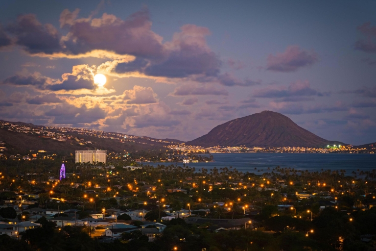Waikiki: recorrido fotográfico y de pintura de luz del cielo nocturno de HonoluluWaikiki: recorrido fotográfico y de pintura de luz en el cielo nocturno de Honolulu