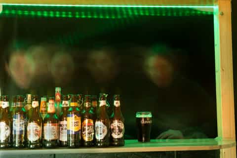 Mumbai: 3-Hour Bar Hopping Tour with Drinks