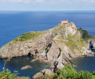 From Bilbao: Gaztelugatxe, Gernika, and Mundaka Group Tour