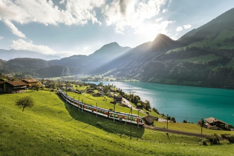 Swiss Travel Pass : trajets illimités en train, bus et bateauSwiss Travel Pass flexible 15 jours 2e classe