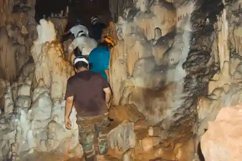 San Ignacio: Crystal Cave & Blue Hole National Park + Lunch