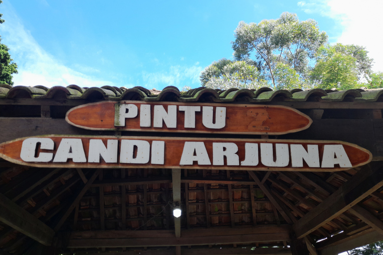 Yogyakarta: Menjer Lake Bamboo Boat Tour with Lunch