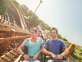 Barcelona: PortAventura Eintrittskarte und Transfer Barcelona: PortAventura Eintrittskarte und Transfer