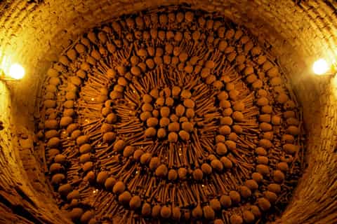 Lima: Water Magic Circuit, Downtown and Catacombs Night Tour