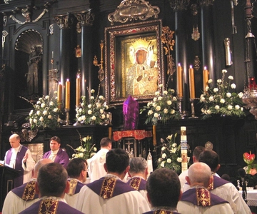 From Krakow: Black Madonna Sanctuary of Częstochowa Day Tour