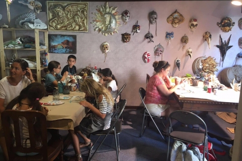 Wenecja: 2-godzinna wycieczka po maskach i marionetkach dla dzieci2 osoby dorosłe i 3 dzieci