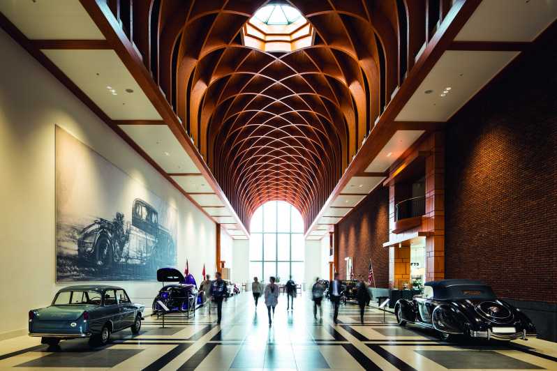 Гаага: вход в музей классических автомобилей Лоумана