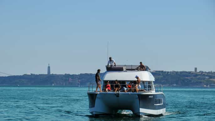 lisbon 2hour private tour by power catamaran 18 people