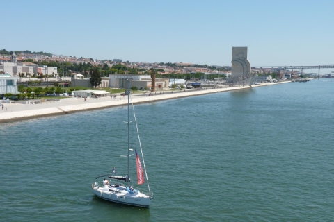 1-godzinna prywatna żeglarska wycieczka po LizbonieLizbońska 1-godzinna prywatna żeglarska wycieczka - katamaran dla 14 osób