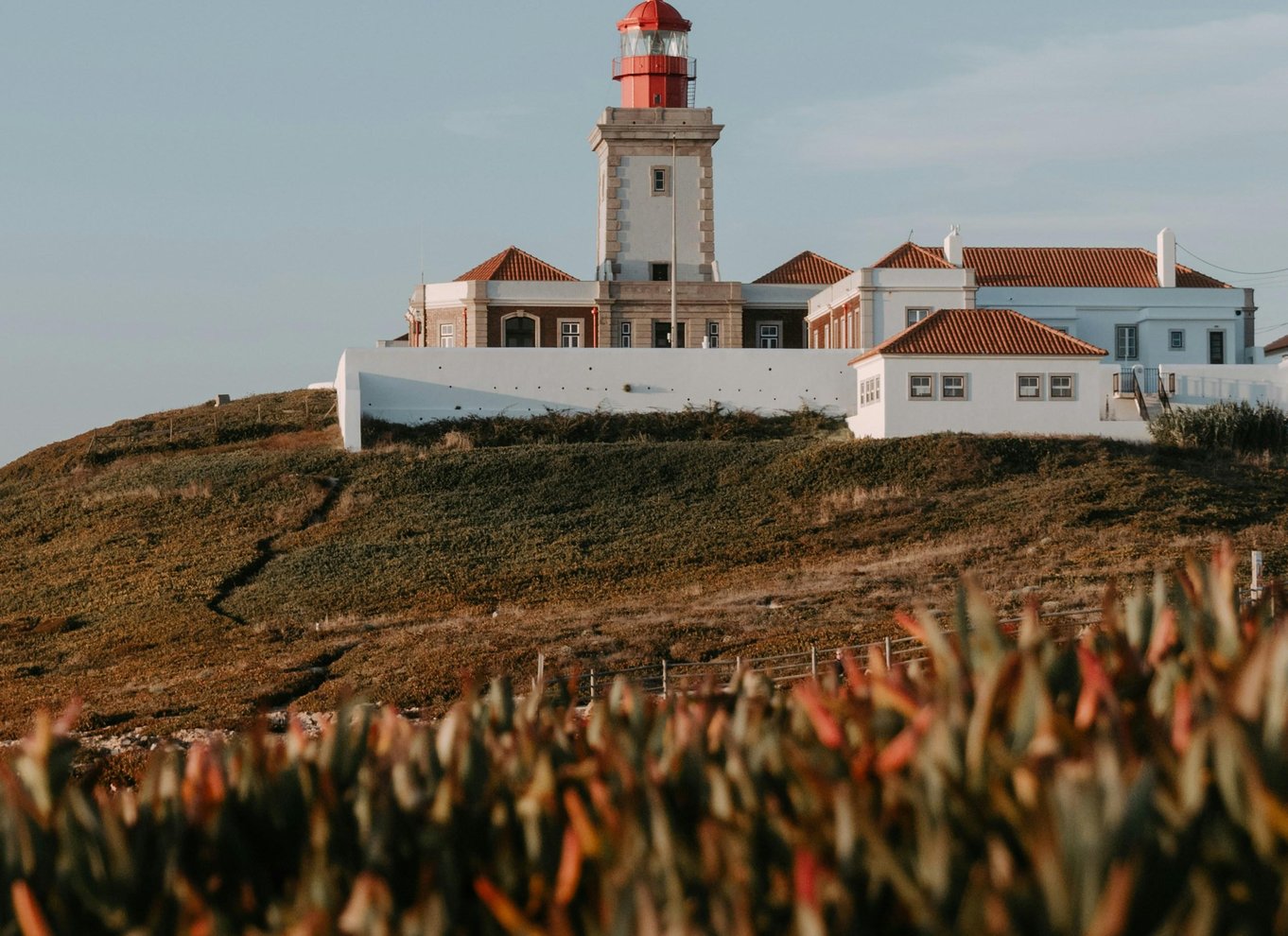 Fra Lissabon: Sintra, Pena, Regaleira, Kap Roca og Cascais