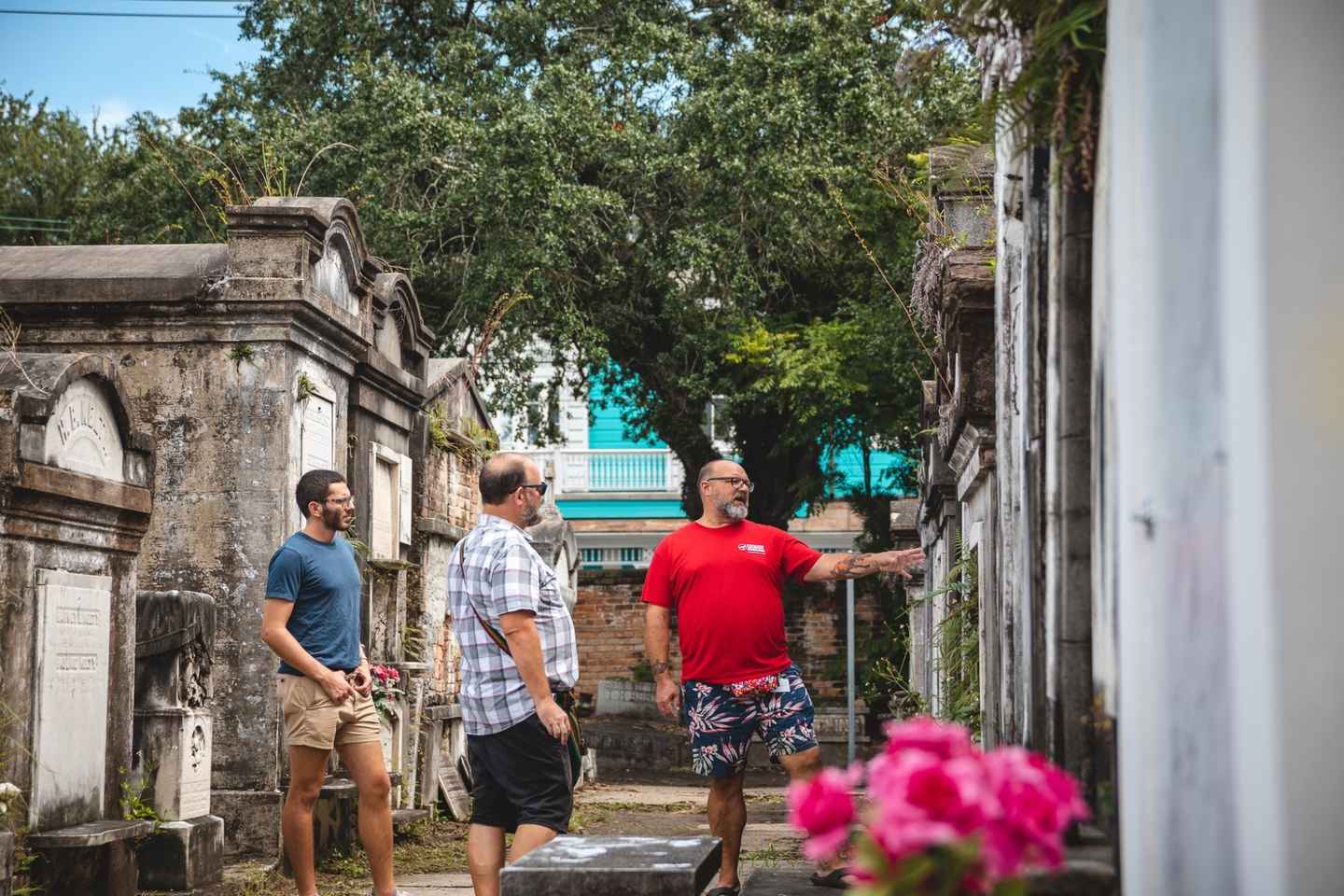 things to do in new orleans garden district | take a food tour of garden city