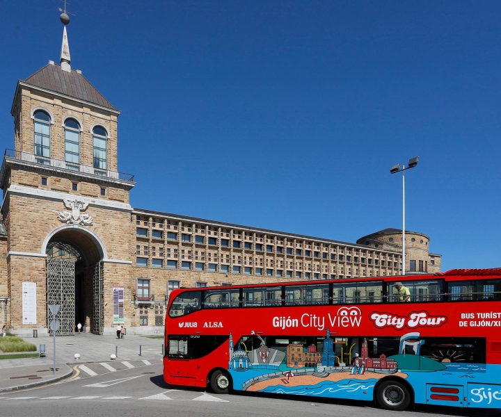 Gijon: Hop-On Hop-Off City Tour Bus