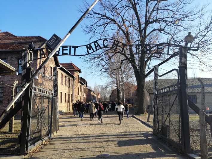 Cracovia e Auschwitz: tour di un giorno in treno da Varsavia