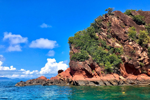 Krabi: jednodniowa wycieczka łodzią motorową na Wyspy Hong z lunchemZwiedzanie wysp Hong