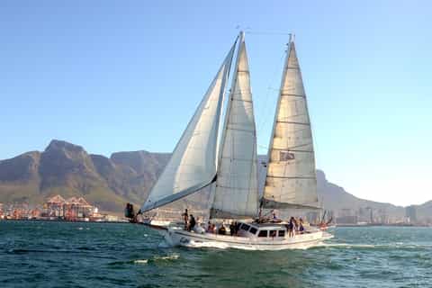 Cape Town: Pre-Sunset Champagne Cruise