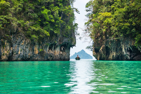 Krabi: jednodniowa wycieczka łodzią motorową na Wyspy Hong z lunchemZwiedzanie wysp Hong