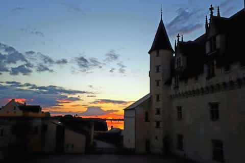 montsoreau dégustation de vins naturels au coucher du soleil