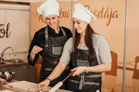 Budapest, Hungarian Chimney Cake Workshop - Housity