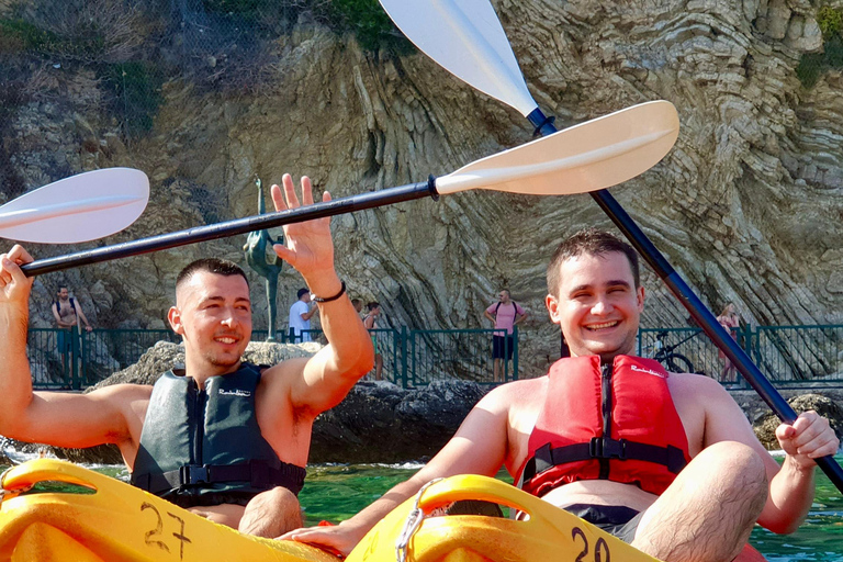 Budva : 3 heures de paddle board ou de kayak pour visiter les grottes côtièresBudva : balade de 3 h en kayak vers les grottes côtières