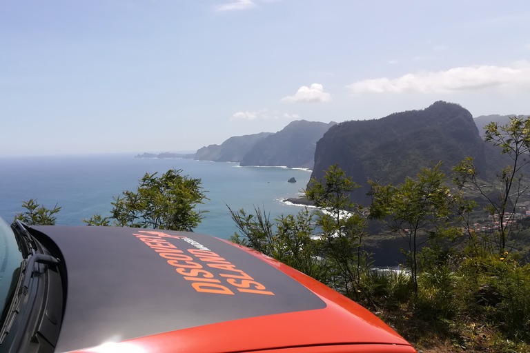 Eiland Madeira: rondleiding van een hele dag door Oost-MadeiraJeeptour hele dag - Santana - Het beste oosten