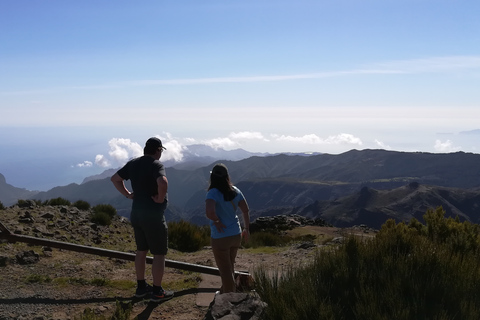 Eiland Madeira: rondleiding van een hele dag door Oost-MadeiraJeeptour hele dag - Santana - Het beste oosten