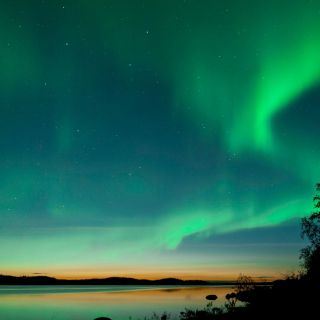 From Reykjavik: Northern Lights Guided Tour with Photo Shoot