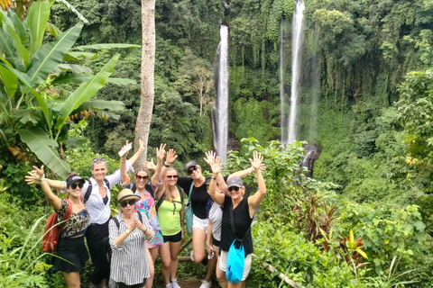 Trekking na selva em SekumpulTrekking na Cachoeira Sekumpul com tudo incluído