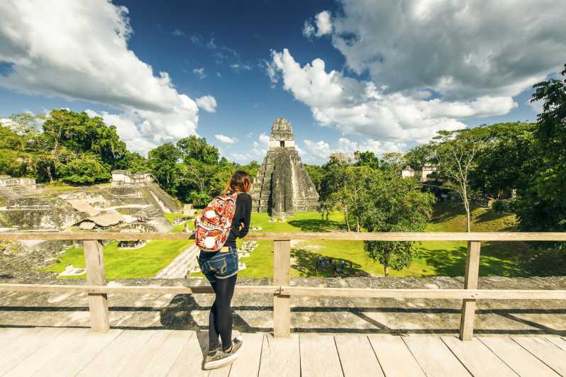 Van San Ignacio: Dagtrip naar Tikal Maya-site met lokale lunch