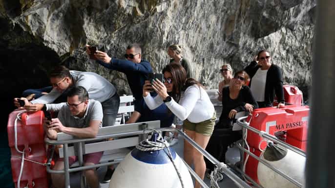 capri sea and city sightseeing boat tour from naples