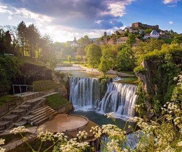 Von Sarajevo aus: Jajce, Travnik, Pliva See, & Wassermühlen Tour