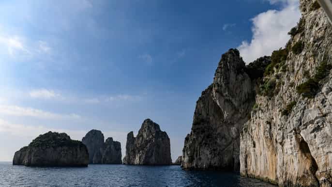 capri viaje en barco por la isla y visita a la gruta azul