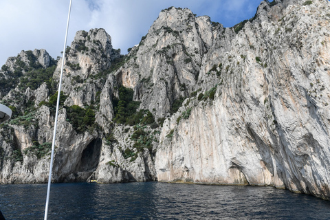 Depuis Sorrente : Excursion à Capri et à la Grotte BleueAu départ de Sorrente : Excursion à l'île de Capri