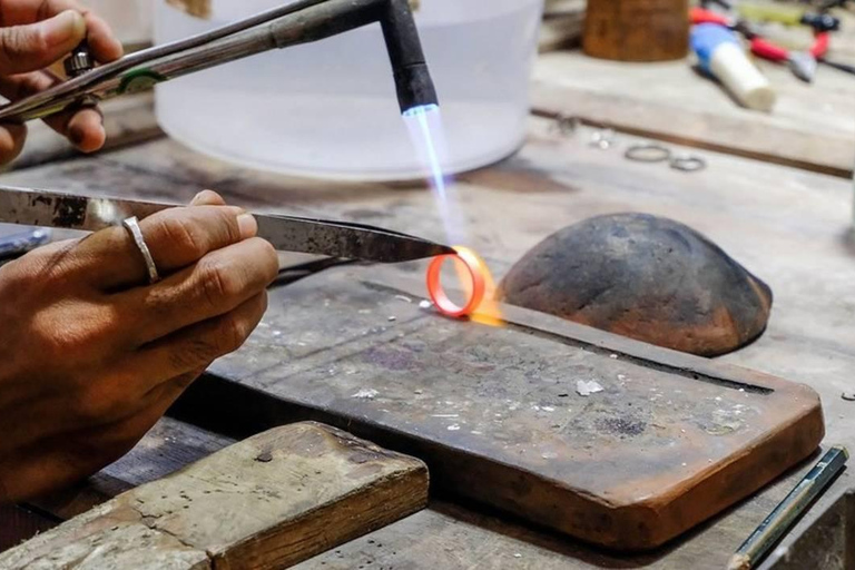 Kandy: Jewellery Crafting Workshop with Pickup and Guidance