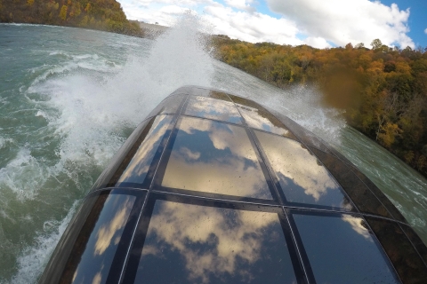 Ab Lewiston: Jetboot-Tour auf dem Niagara RiverLewiston USA: Jet-Boat-Tour auf dem Niagara River - nass