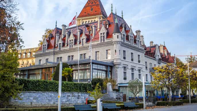 lausanne walking tour with a local guide