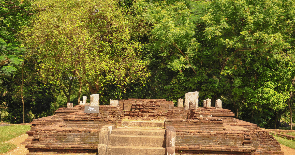 From Kandy: Panduwasnuwara & Yapahuwa Guided Tour 