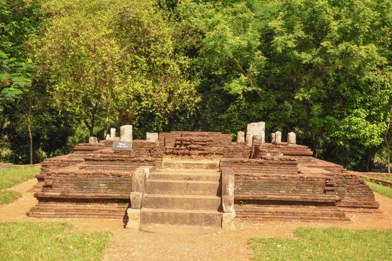 De Kandy: visite guidée de Panduwasnuwara et de Yapahuwa